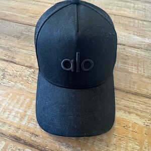 Alo yoga district trucker hat. Black. Worn once. Like new